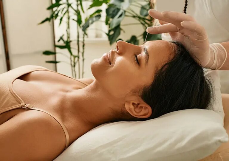 Lotus Spa yüz ve baş bölgesi çalışması